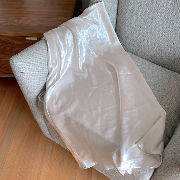 - NWT Satin effect midi skirt - Picture 6 of 7